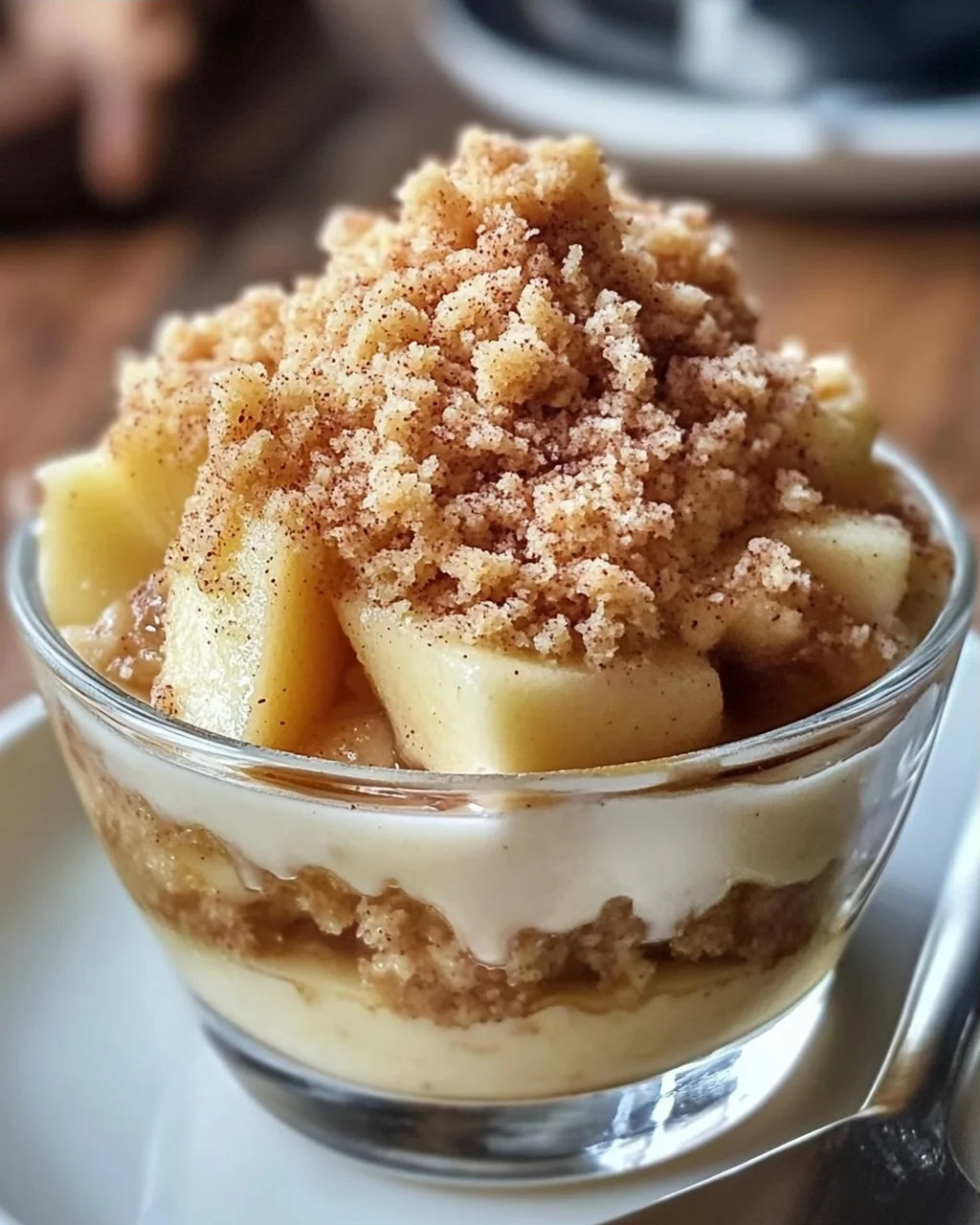 Bratapfel-Crumble auf Zimtcreme