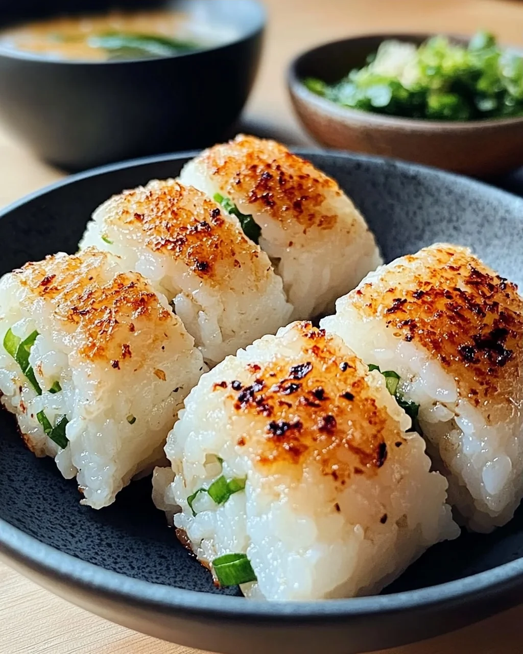 Gegrillte Reisbällchen: Der perfekte Snack für alle