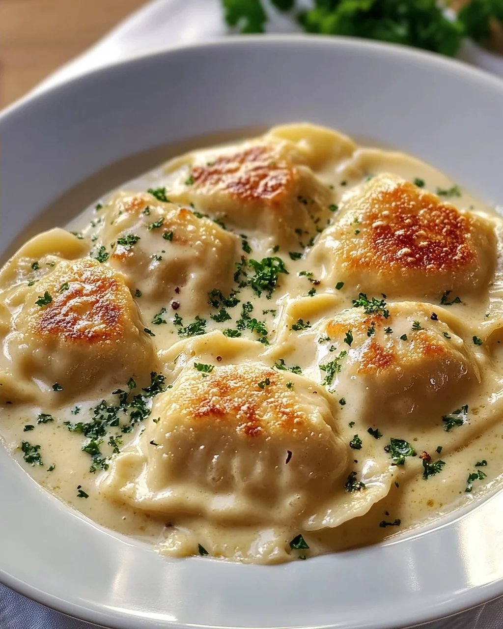 Maultaschen in Käse-Sahne-Soße: Cremiger Genuss für Gourmets